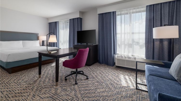 Hampton Inn & Suites Roanoke-Downtown Room