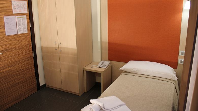 <b>Hotel 33 Baroni Room</b>. Images powered by <a href="https://iceportal.shijigroup.com/" title="IcePortal" target="_blank">IcePortal</a>.
