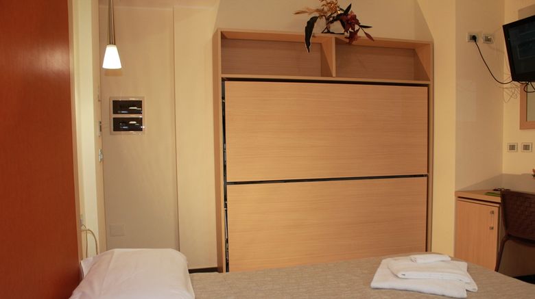 <b>Hotel 33 Baroni Room</b>. Images powered by <a href="https://iceportal.shijigroup.com/" title="IcePortal" target="_blank">IcePortal</a>.