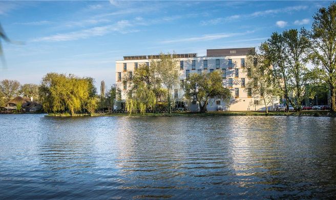 Best Western Plus Lakeside Hotel Exterior