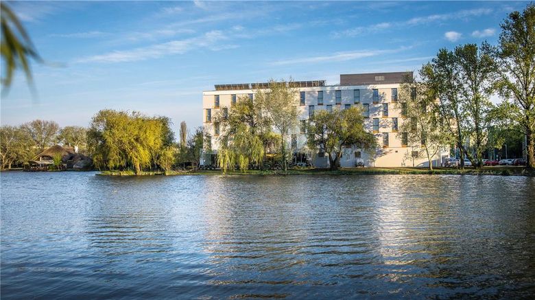 Best Western Plus Lakeside Hotel Exterior. Images powered by <a href="https://iceportal.shijigroup.com" target="_blank" rel="noopener">Ice Portal</a>.