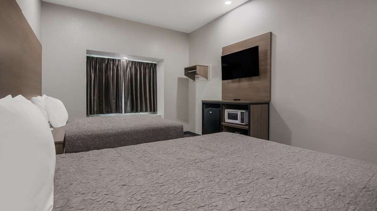 Americas Best Value Inn & Suites Room