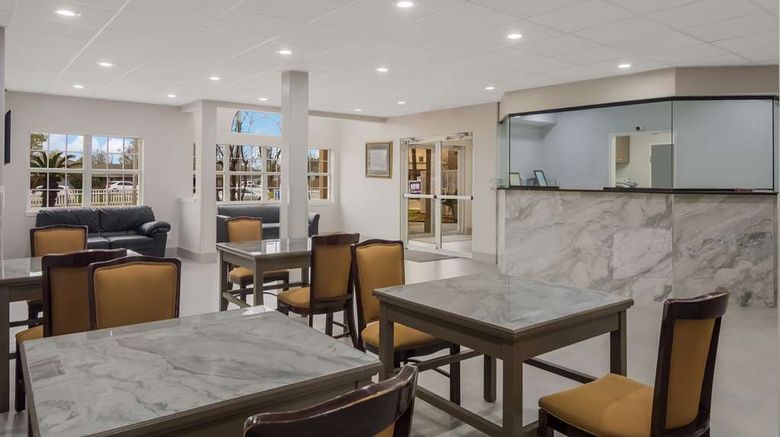 <b>Americas Best Value Inn & Suites Lobby</b>. Images powered by <a href="https://iceportal.shijigroup.com/" title="IcePortal" target="_blank">IcePortal</a>.