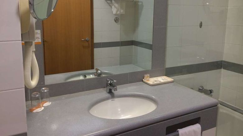 <b>Hotel Riviera Room</b>. Images powered by <a href="https://iceportal.shijigroup.com/" title="IcePortal" target="_blank">IcePortal</a>.