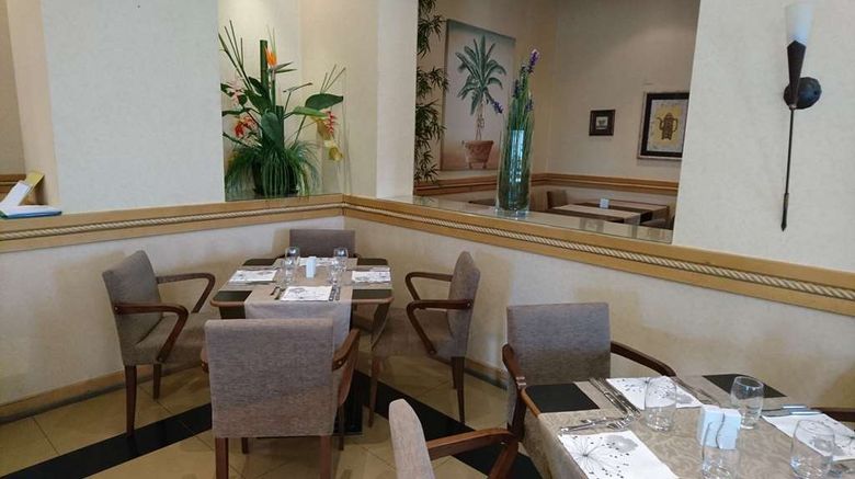 <b>Hotel Riviera Restaurant</b>. Images powered by <a href="https://iceportal.shijigroup.com/" title="IcePortal" target="_blank">IcePortal</a>.