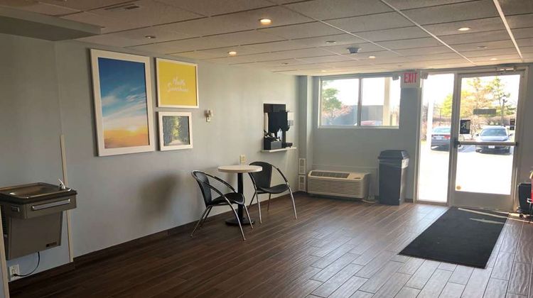 Days Inn Grove City Columbus South Lobby