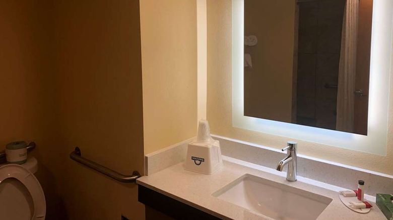 <b>Days Inn Grove City Columbus South Room</b>. Images powered by <a href="https://iceportal.shijigroup.com/" title="IcePortal" target="_blank">IcePortal</a>.