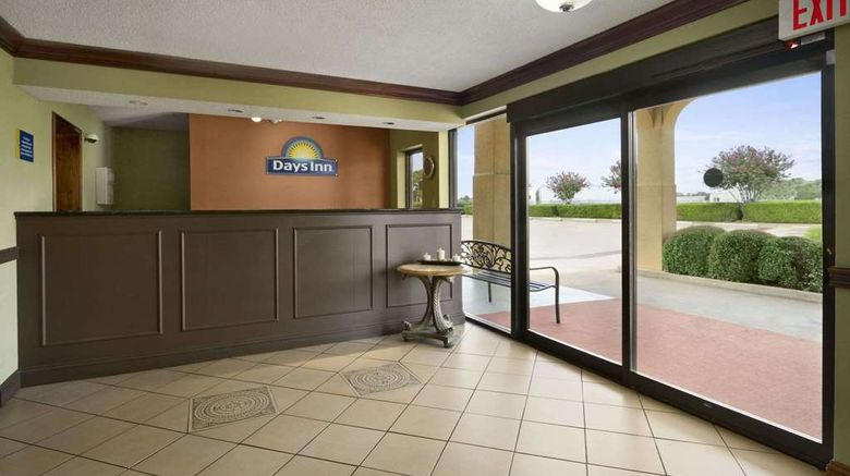 <b>Days Inn Southaven Lobby</b>. Images powered by <a href="https://iceportal.shijigroup.com/" title="IcePortal" target="_blank">IcePortal</a>.