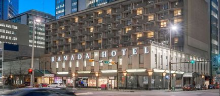 Ramada Calgary Downtown Exterior