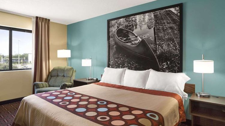Super 8 Carbondale Room