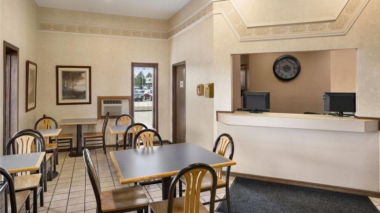 <b>Super 8 Carbondale Lobby</b>. Images powered by <a href="https://iceportal.shijigroup.com/" title="IcePortal" target="_blank">IcePortal</a>.