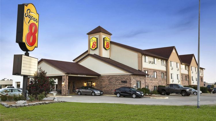 Super 8 Carbondale Exterior