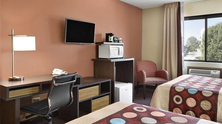 <b>Super 8 Carbondale Room</b>. Images powered by <a href="https://iceportal.shijigroup.com/" title="IcePortal" target="_blank">IcePortal</a>.