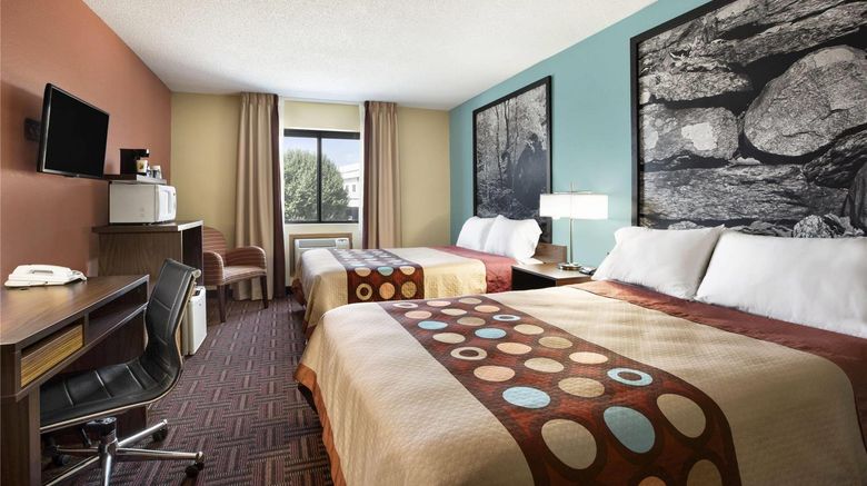 <b>Super 8 Carbondale Room</b>. Images powered by <a href="https://iceportal.shijigroup.com/" title="IcePortal" target="_blank">IcePortal</a>.