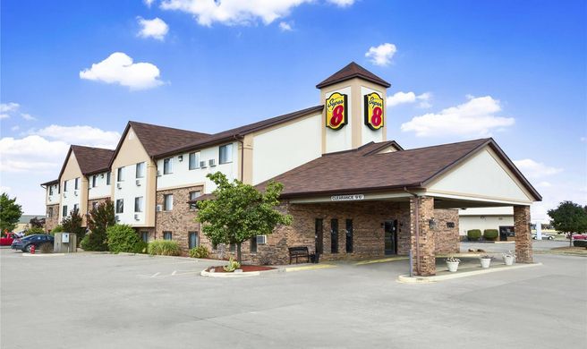Super 8 Carbondale Exterior