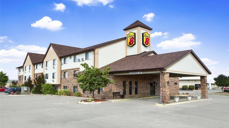 Super 8 Carbondale Exterior
