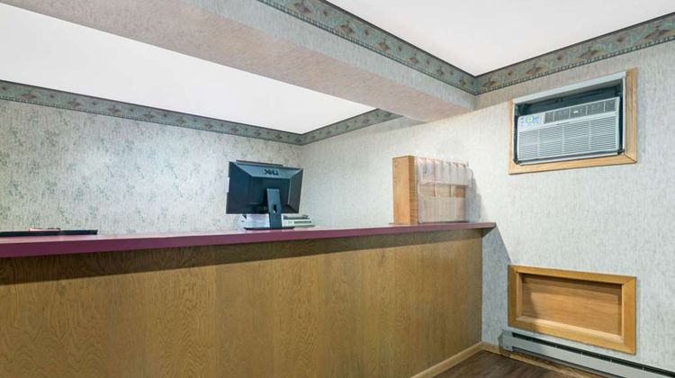 Super 8 Milbank Lobby
