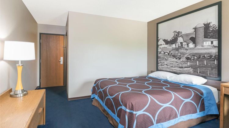 Super 8 Milbank Room