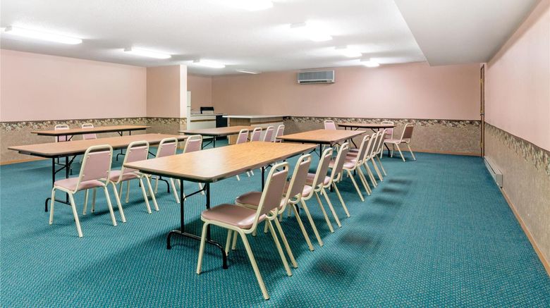 <b>Super 8 Milbank Meeting</b>. Images powered by <a href="https://iceportal.shijigroup.com/" title="IcePortal" target="_blank">IcePortal</a>.