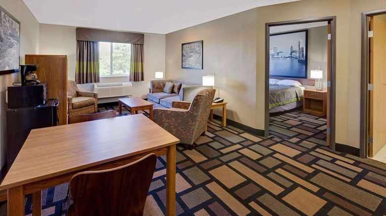 <b>Super 8 Akron S/Green/Uniontown Room</b>. Images powered by <a href="https://iceportal.shijigroup.com/" title="IcePortal" target="_blank">IcePortal</a>.