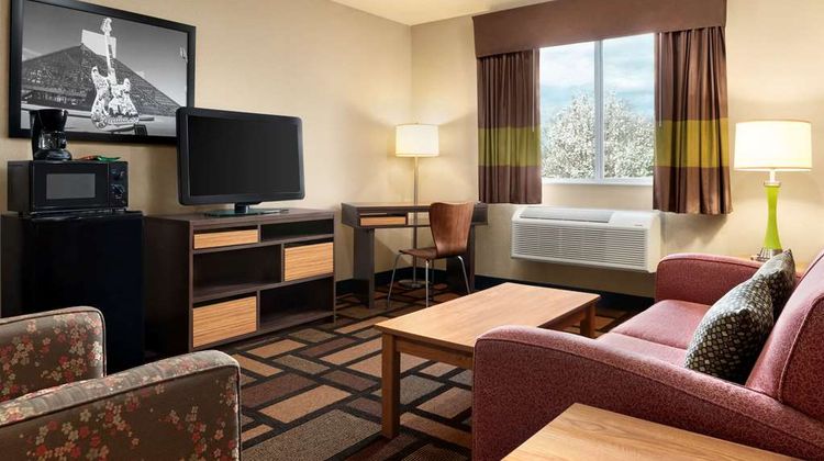 Super 8 Akron S/Green/Uniontown Suite