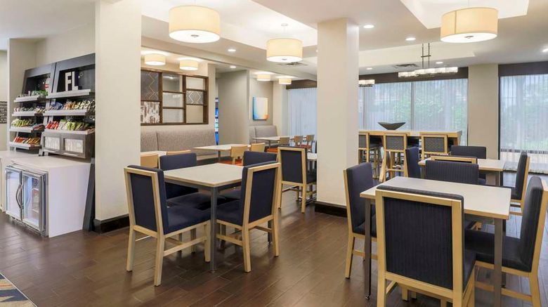 <b>Hampton Inn Fort Walton Beach Lobby</b>. Images powered by <a href="https://iceportal.shijigroup.com/" title="IcePortal" target="_blank">IcePortal</a>.
