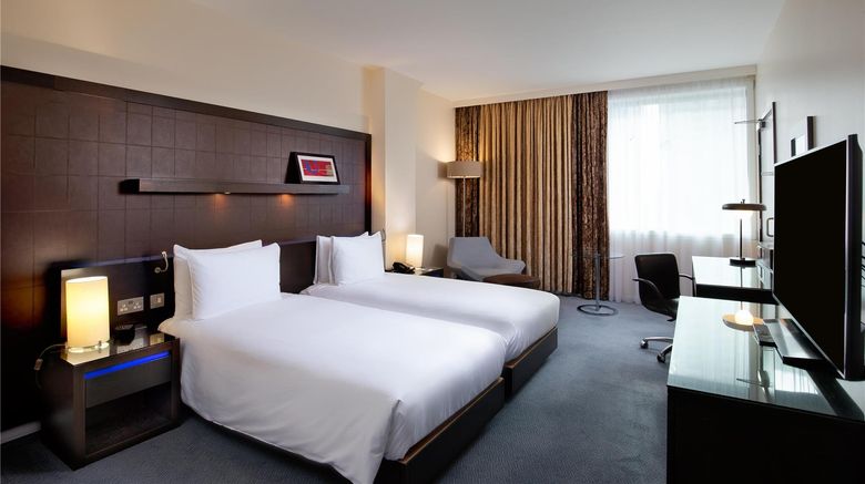 <b>Hilton London Canary Wharf Room</b>. Images powered by <a href="https://iceportal.shijigroup.com/" title="IcePortal" target="_blank">IcePortal</a>.