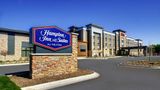 Hampton Inn & Suites Milwaukee West Exterior