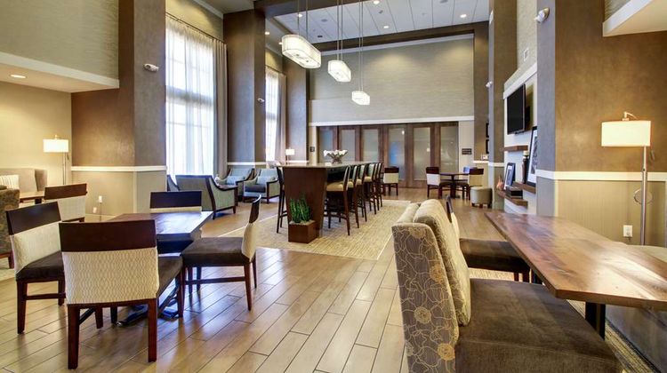 Hampton Inn & Suites Milwaukee West Lobby