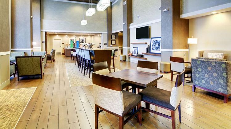 Hampton Inn & Suites Milwaukee West Restaurant