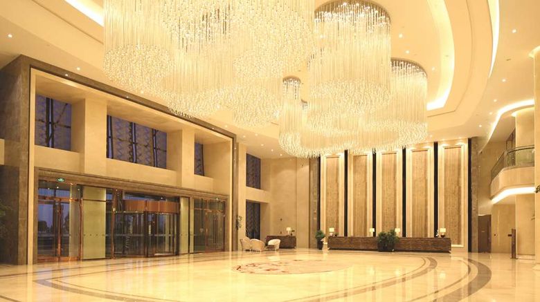 <b>DoubleTree by Hilton Hotel Anhui-Suzhou Lobby</b>. Images powered by <a href="https://iceportal.shijigroup.com/" title="IcePortal" target="_blank">IcePortal</a>.