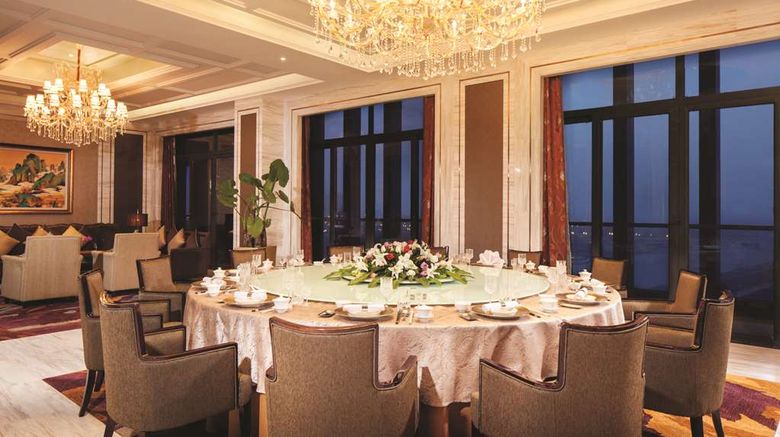 <b>DoubleTree by Hilton Hotel Anhui-Suzhou Restaurant</b>. Images powered by <a href="https://iceportal.shijigroup.com/" title="IcePortal" target="_blank">IcePortal</a>.