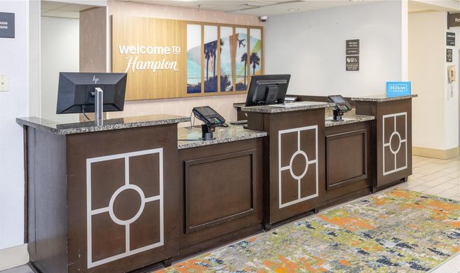 Hampton Inn Tampa Airport Lobby