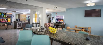 Hampton Inn Tampa Airport Lobby