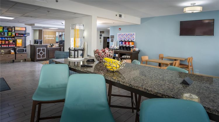 Hampton Inn Tampa Airport Lobby