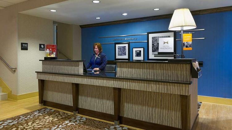 Hampton Inn Danbury Lobby