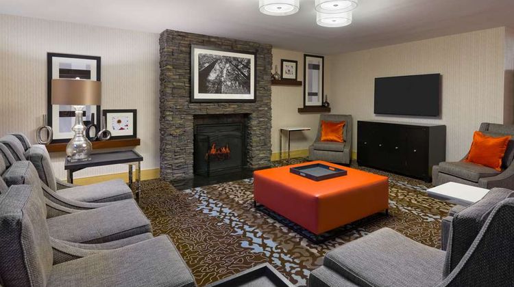 Hampton Inn Danbury Lobby