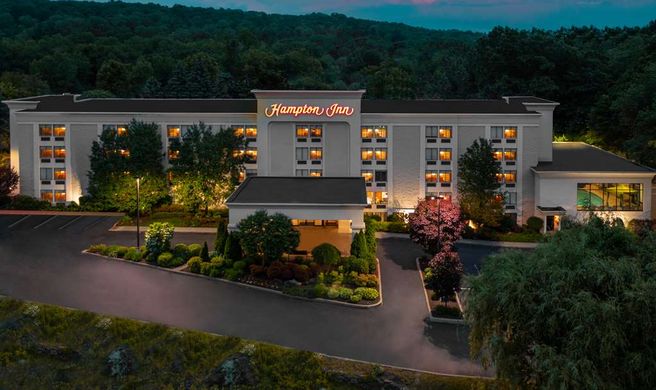 Hampton Inn Danbury Exterior