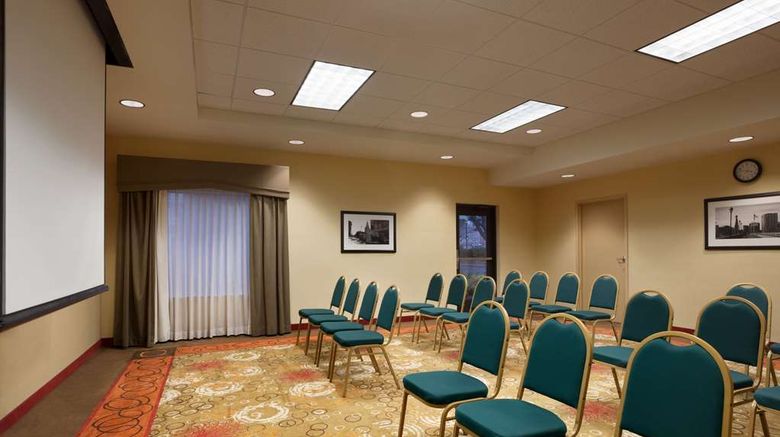 <b>Hampton Inn & Suites East Hartford Meeting</b>. Images powered by <a href="https://iceportal.shijigroup.com/" title="IcePortal" target="_blank">IcePortal</a>.