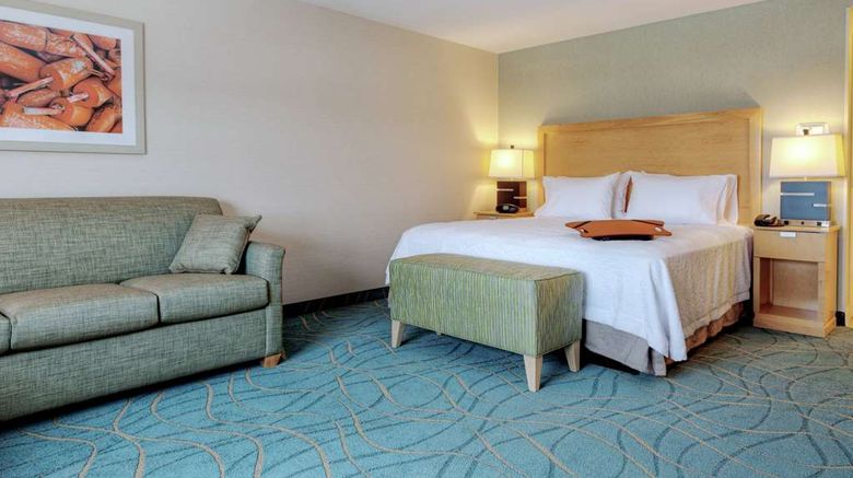 <b>Hampton Inn Bar Harbor Room</b>. Images powered by <a href="https://iceportal.shijigroup.com/" title="IcePortal" target="_blank">IcePortal</a>.