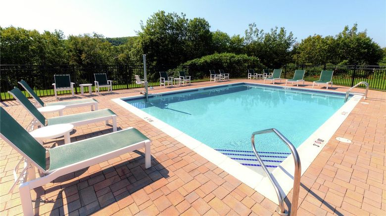 <b>Hampton Inn Bar Harbor Pool</b>. Images powered by <a href="https://iceportal.shijigroup.com/" title="IcePortal" target="_blank">IcePortal</a>.