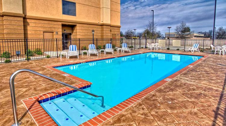 Hampton Inn Clarksdale Pool