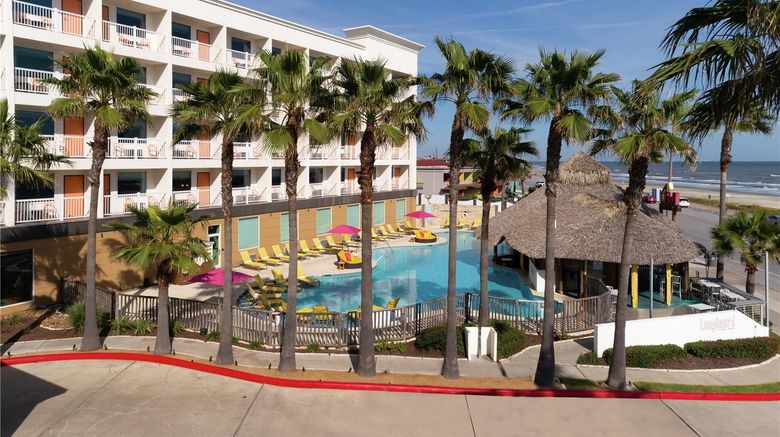 <b>DoubleTree by Hilton Galveston Beach Pool</b>. Images powered by <a href="https://iceportal.shijigroup.com/" title="IcePortal" target="_blank">IcePortal</a>.