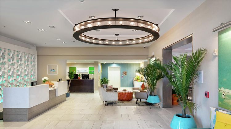 DoubleTree by Hilton Galveston Beach Lobby