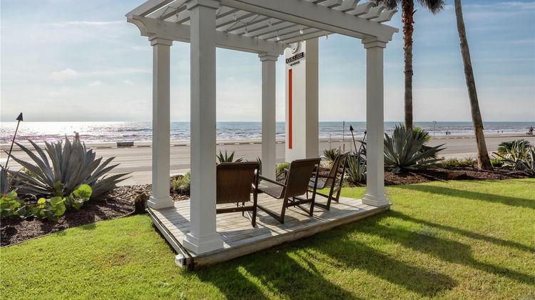 DoubleTree by Hilton Galveston Beach Exterior