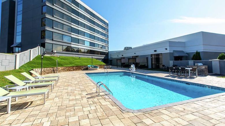 <b>DoubleTree by Hilton Hotel Winston-Salem Pool</b>. Images powered by <a href="https://iceportal.shijigroup.com/" title="IcePortal" target="_blank">IcePortal</a>.