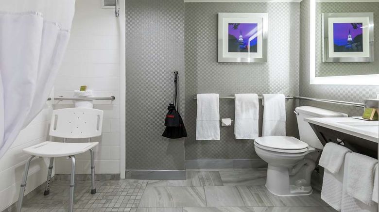 <b>DoubleTree by Hilton Hotel Winston-Salem Room</b>. Images powered by <a href="https://iceportal.shijigroup.com/" title="IcePortal" target="_blank">IcePortal</a>.
