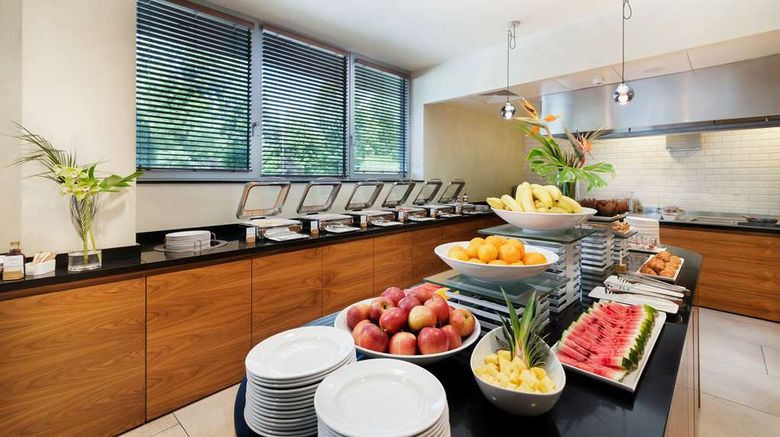 <b>DoubleTree by Hilton Krakow Hotel Restaurant</b>. Images powered by <a href="https://iceportal.shijigroup.com/" title="IcePortal" target="_blank">IcePortal</a>.