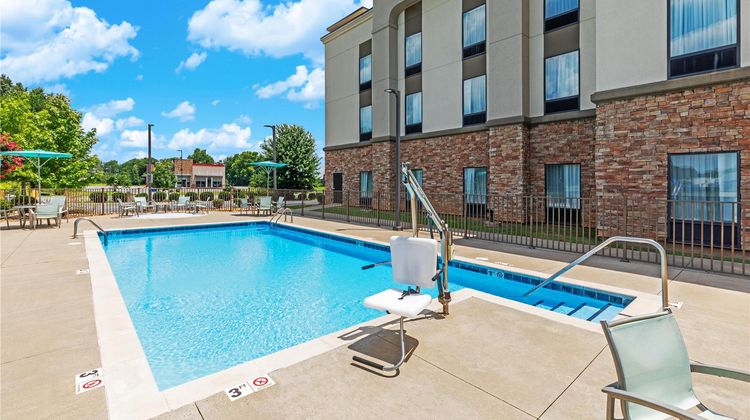 Hampton Inn & Suites Lonoke Pool