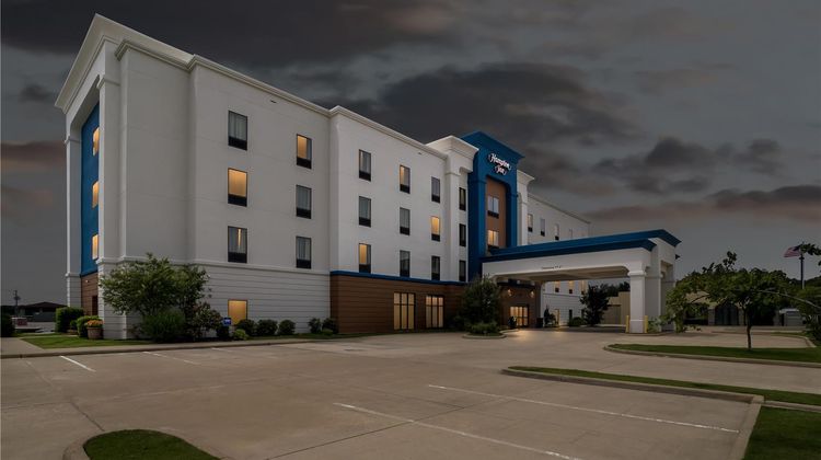Hampton Inn Marion Exterior